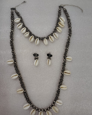 double layer  oxidised cowrie necklace